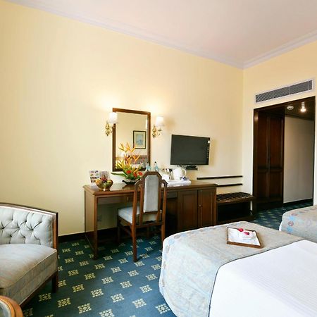 Peerless Hotel Calcutta Extérieur photo
