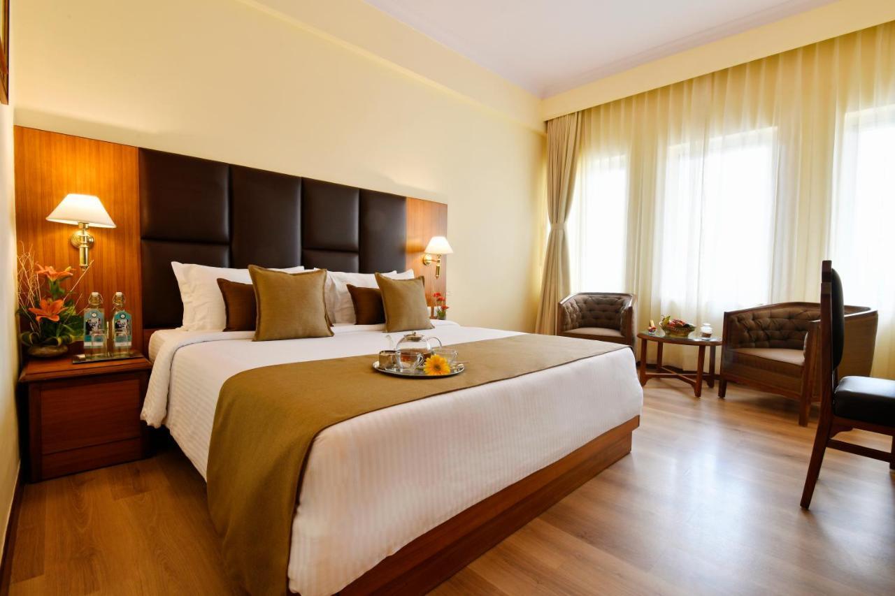 Peerless Hotel Calcutta Extérieur photo