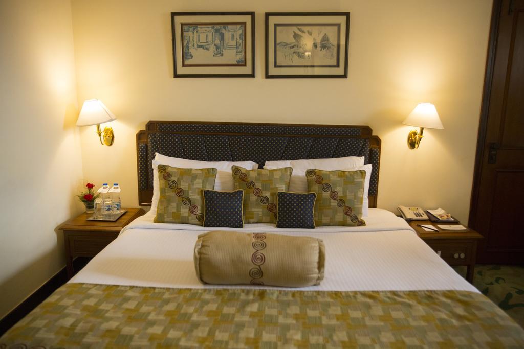 Peerless Hotel Calcutta Extérieur photo