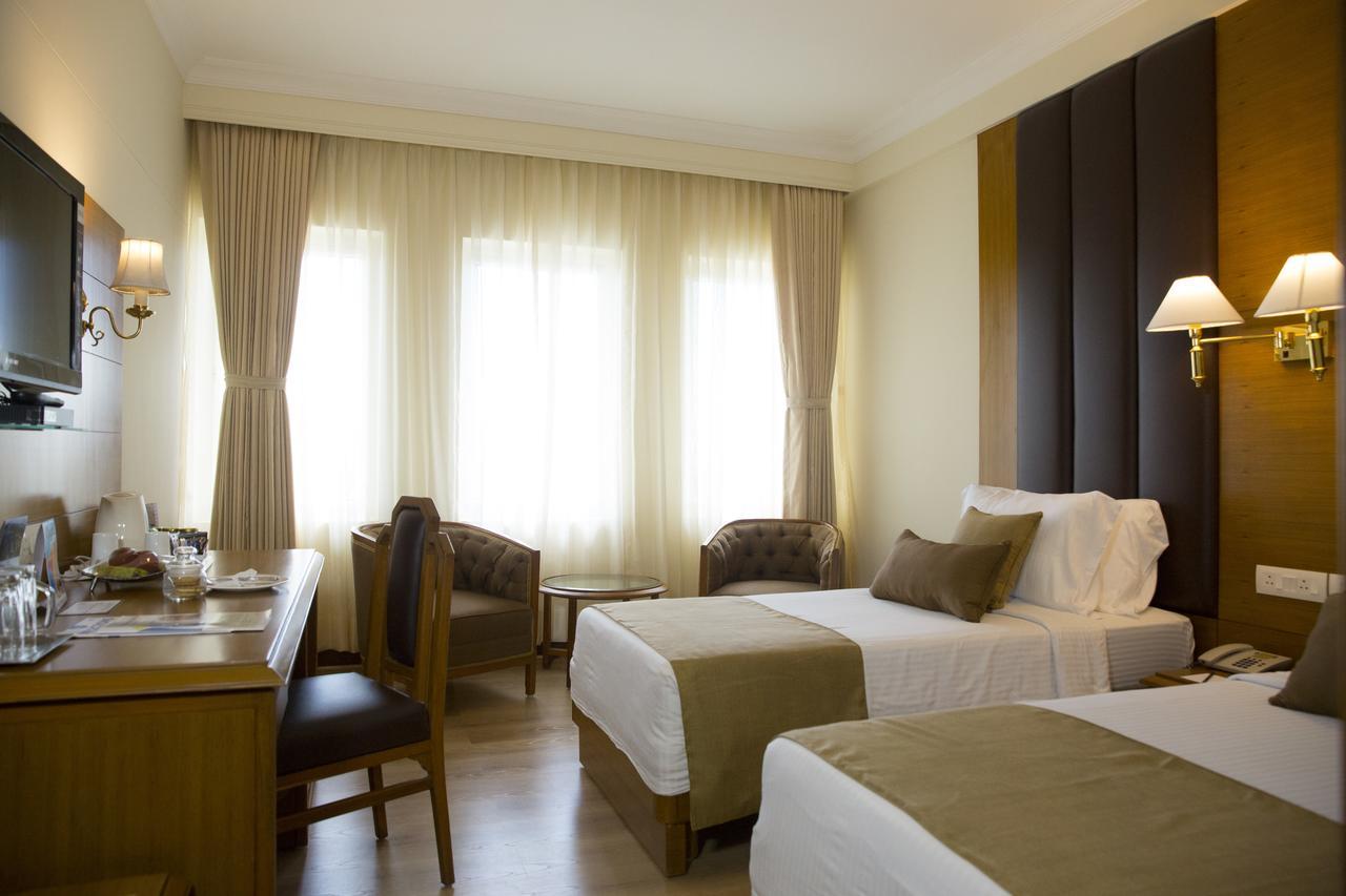 Peerless Hotel Calcutta Extérieur photo