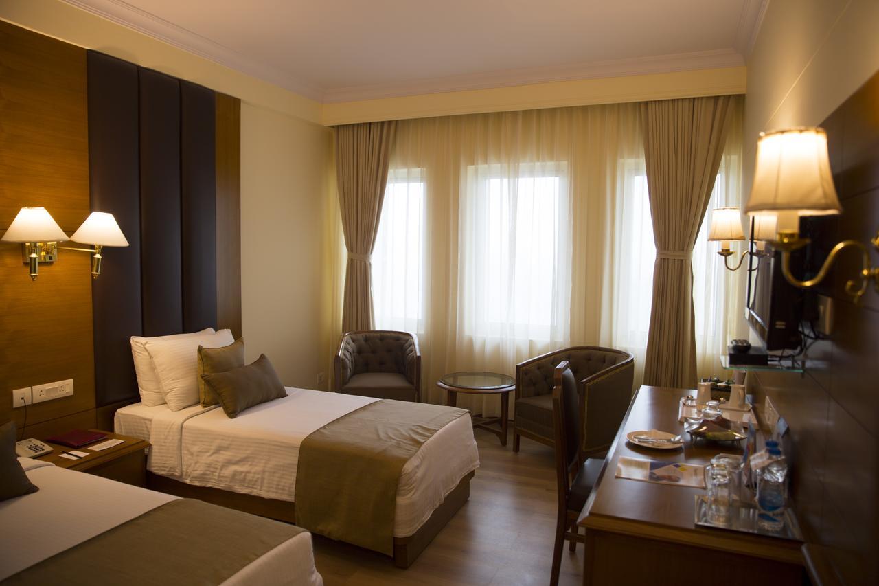 Peerless Hotel Calcutta Extérieur photo