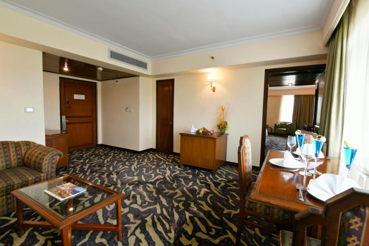 Peerless Hotel Calcutta Extérieur photo